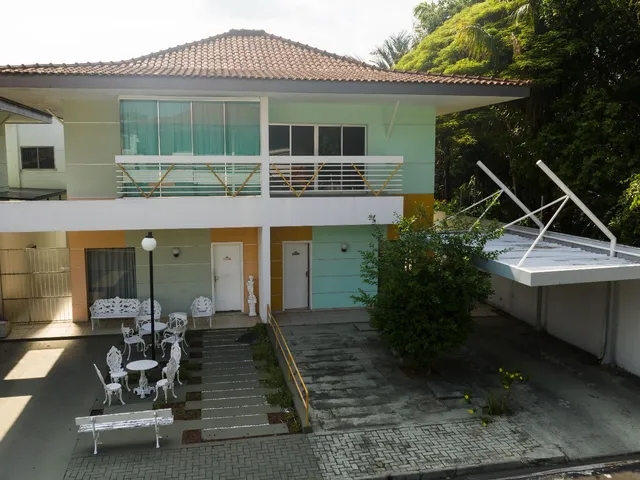 Casa com 300m² 4 quartos e 2 banheiros, à venda, no bairro Flores em Manaus