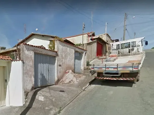 Casa com 454m² 3 quartos e 2 banheiros, à venda, no bairro Estância São José em Poços de Caldas