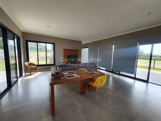 Casa com 980m² 2 quartos e 3 banheiros, à venda, no bairro Condomínio Plazza Ville em Jaguariúna