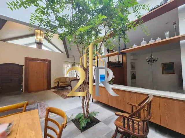 Casa com 600m² 5 quartos e 8 banheiros, à venda, no bairro Jardim dos Estados em São Paulo