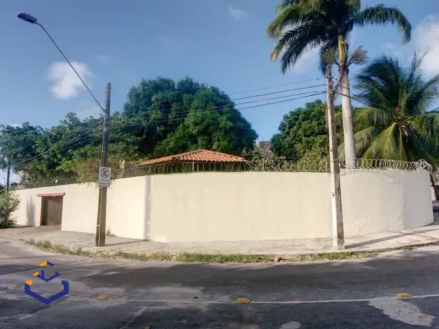 Casa com 930m², para alugar, no bairro Cidade dos Funcionários em Fortaleza