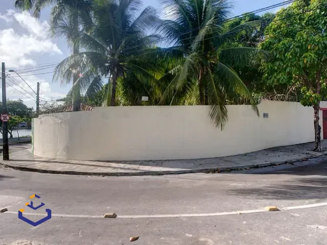 Casa com 930m², para alugar, no bairro Cidade dos Funcionários em Fortaleza