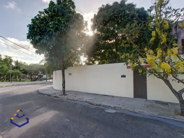 Casa com 930m², para alugar, no bairro Cidade dos Funcionários em Fortaleza