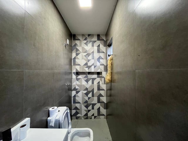Casa com 360m² 4 quartos e 4 banheiros, à venda, no bairro Setor Garavelo em Goiânia