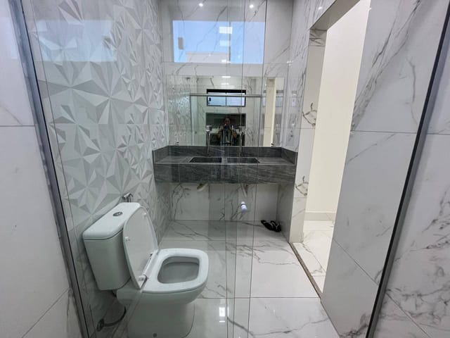 Casa com 360m² 4 quartos e 4 banheiros, à venda, no bairro Setor Garavelo em Goiânia