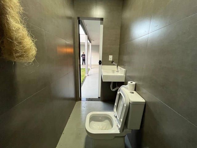 Casa com 360m² 4 quartos e 4 banheiros, à venda, no bairro Setor Garavelo em Goiânia