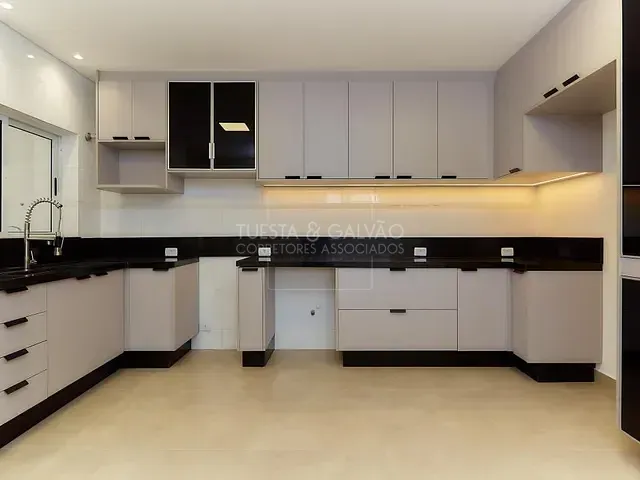Casa com 210m² 3 quartos e 2 banheiros, à venda, no bairro Santa Cândida em Curitiba