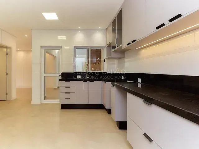 Casa com 210m² 3 quartos e 2 banheiros, à venda, no bairro Santa Cândida em Curitiba
