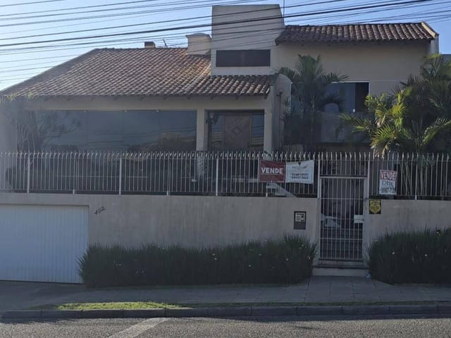 Casa com 445m² 4 quartos e 5 banheiros, à venda, no bairro Guabirotuba em Curitiba
