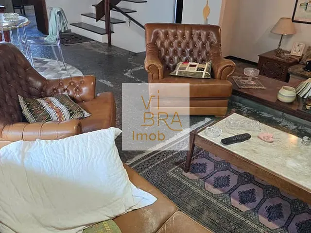 Casa com 445m² 4 quartos e 5 banheiros, à venda, no bairro Guabirotuba em Curitiba