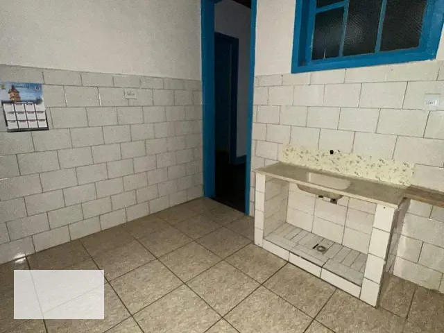 Casa 5 quartos e 1 banheiro, para alugar, no bairro Centro em Santos Dumont