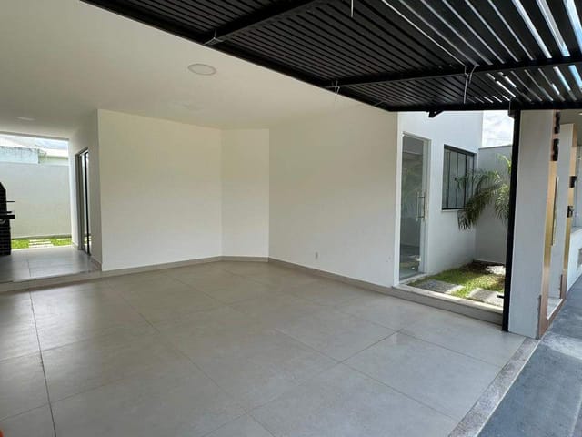 Casa 3 quartos e 4 banheiros, à venda, no bairro Vila Bastos em Itaperuna