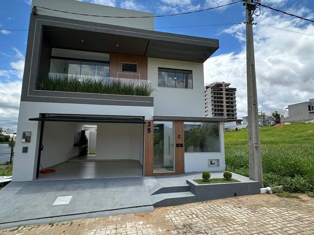 Casa 3 quartos e 4 banheiros, à venda, no bairro Vila Bastos em Itaperuna