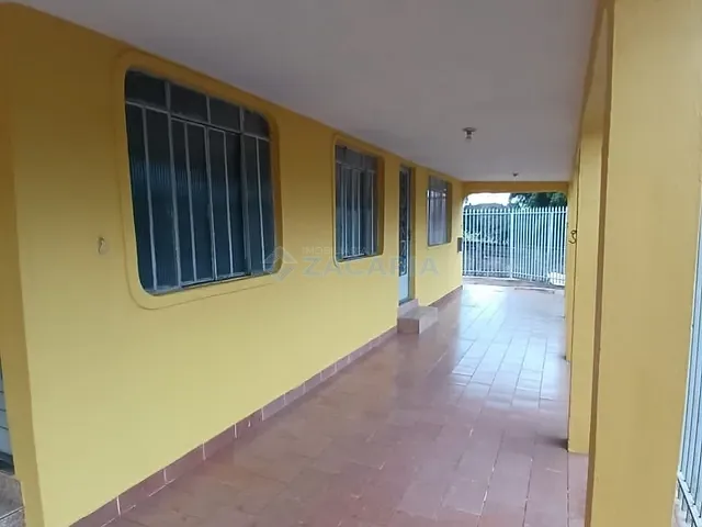 Casa 3 quartos e 1 banheiro, à venda, no bairro Núcleo Habitacional Castelo Branco em Apucarana