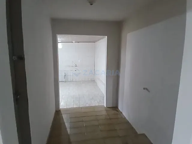 Casa 3 quartos e 1 banheiro, à venda, no bairro Núcleo Habitacional Castelo Branco em Apucarana