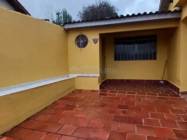 Casa 3 quartos e 1 banheiro, à venda, no bairro Núcleo Habitacional Castelo Branco em Apucarana