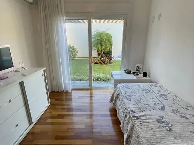 Casa com 600m² 3 quartos e 4 banheiros, à venda, no bairro Laranjal em Pelotas