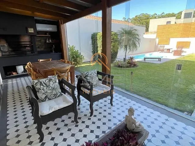 Casa com 600m² 3 quartos e 4 banheiros, à venda, no bairro Laranjal em Pelotas