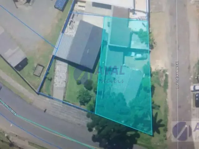 Casa 7 quartos e 3 banheiros, à venda, no bairro Novo Mundo em Curitiba