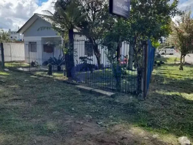 Casa 7 quartos e 3 banheiros, à venda, no bairro Novo Mundo em Curitiba