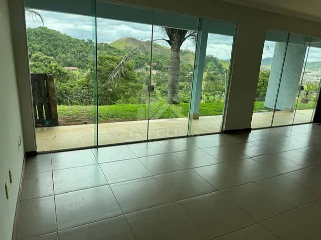 Casa 4 quartos e 3 banheiros, à venda, no bairro Vivendas das Fontes em Juiz de Fora