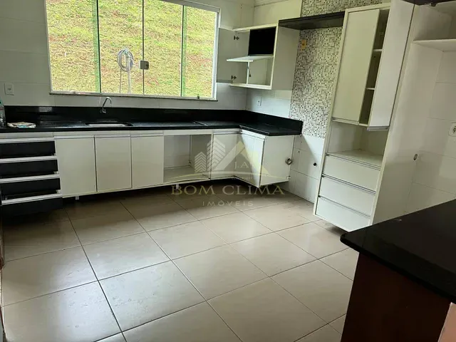 Casa 4 quartos e 3 banheiros, à venda, no bairro Vivendas das Fontes em Juiz de Fora