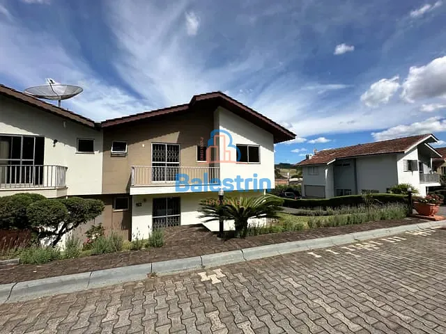 Casa 3 quartos e 3 banheiros, à venda, no bairro Jardim das Hortências em Fraiburgo