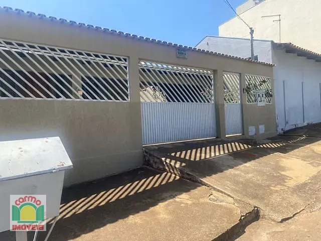Casa com 400m² 2 quartos e 2 banheiros, à venda, no bairro Jardim Petrópolis em Anápolis