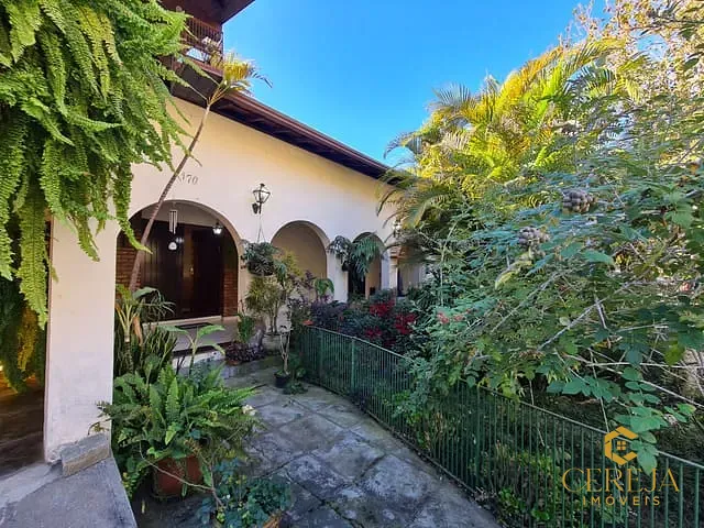 Casa 4 quartos e 4 banheiros, à venda, no bairro Cônego em Nova Friburgo