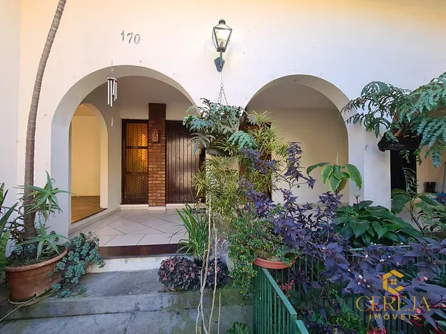 Casa 4 quartos e 4 banheiros, à venda, no bairro Cônego em Nova Friburgo