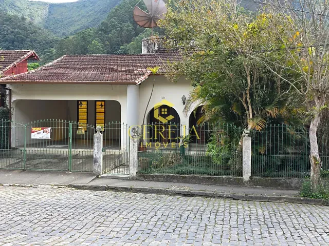 Casa 4 quartos e 4 banheiros, à venda, no bairro Cônego em Nova Friburgo