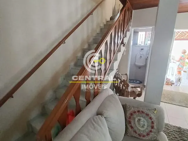 Casa 2 quartos e 3 banheiros, à venda ou para alugar, no bairro Centro em Itaboraí