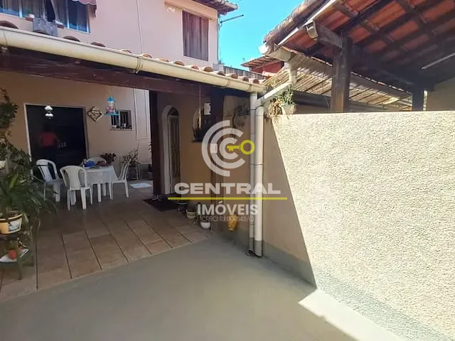 Casa 2 quartos e 3 banheiros, à venda ou para alugar, no bairro Centro em Itaboraí