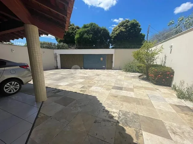 Casa com 500m² 3 quartos e 4 banheiros, à venda, no bairro Jóquei em Teresina