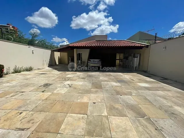 Casa com 500m² 3 quartos e 4 banheiros, à venda, no bairro Jóquei em Teresina