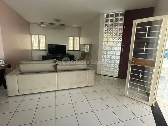 Casa com 500m² 3 quartos e 4 banheiros, à venda, no bairro Jóquei em Teresina