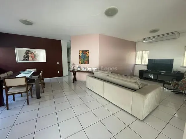 Casa com 500m² 3 quartos e 4 banheiros, à venda, no bairro Jóquei em Teresina