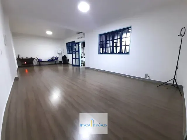 Casa 4 quartos e 2 banheiros, para alugar, no bairro Jardim Camburi em Vitória