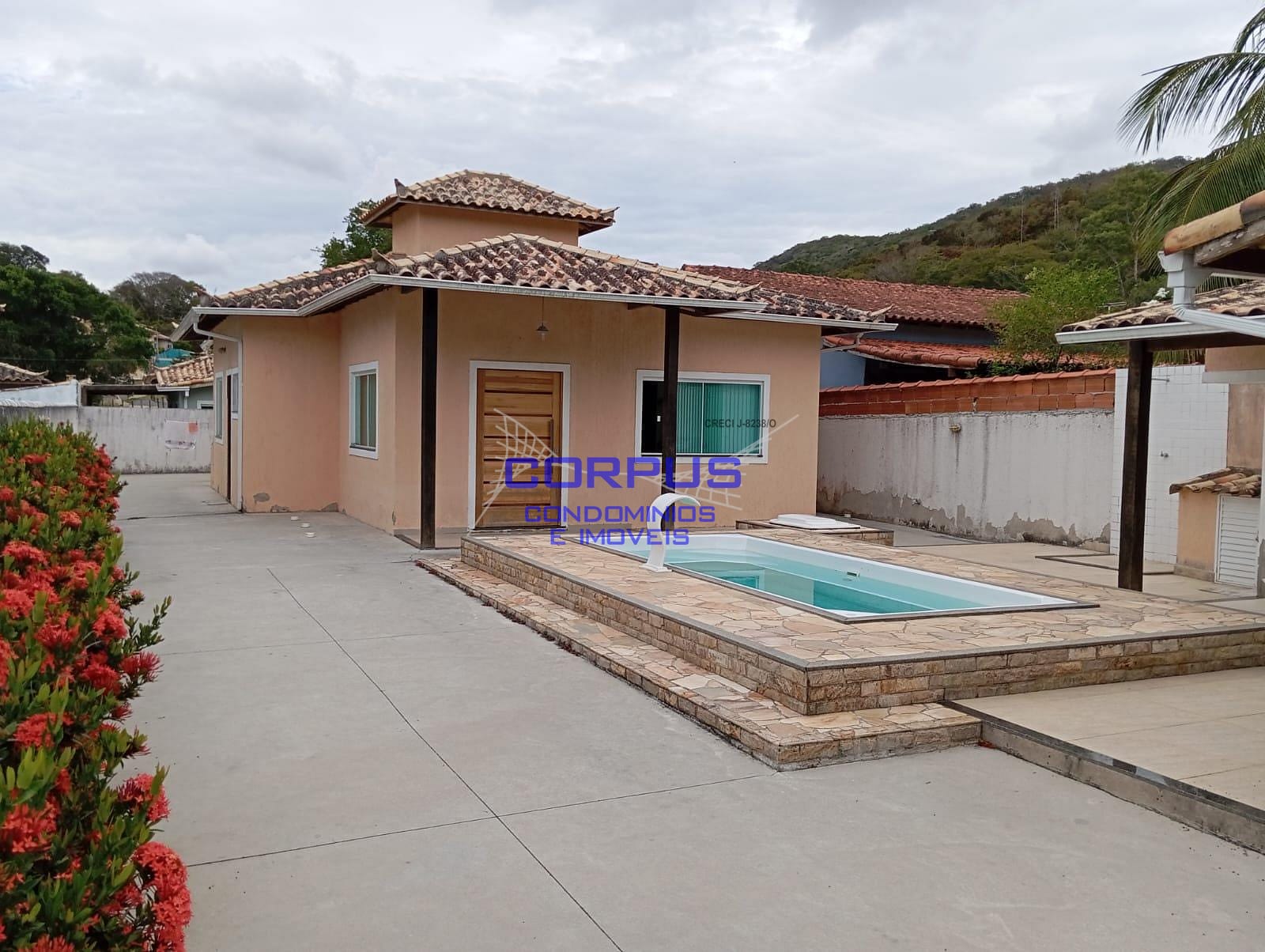 Casa à venda com 3 quartos, 364m² - Foto 1