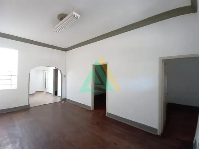 Casa com 272m² 3 quartos e 2 banheiros, à venda, no bairro Centro em Mogi Mirim
