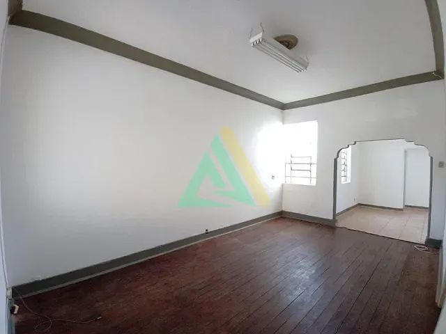 Casa com 272m² 3 quartos e 2 banheiros, à venda, no bairro Centro em Mogi Mirim