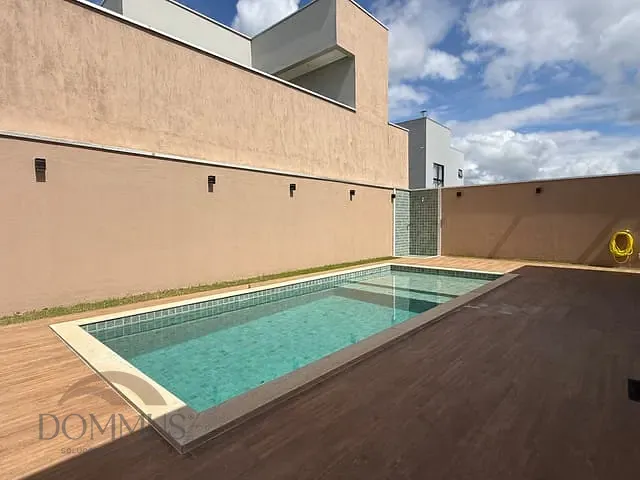 Casa com 450m² 4 quartos e 5 banheiros, à venda, no bairro Condomínio Lagoa Silvana - Parques do Vale em Caratinga