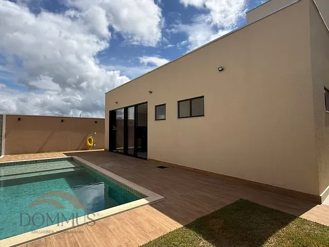 Casa com 450m² 4 quartos e 5 banheiros, à venda, no bairro Condomínio Lagoa Silvana - Parques do Vale em Caratinga