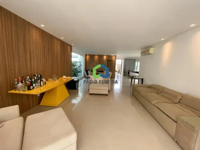 Casa com 600m² 4 quartos e 6 banheiros, à venda, no bairro Barra da Tijuca em Rio de Janeiro