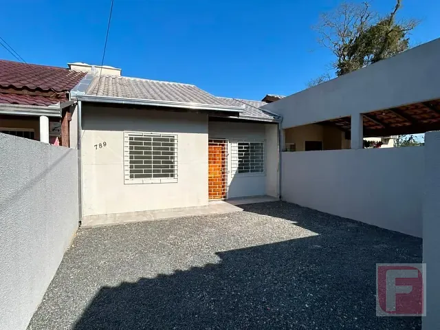 Casa 2 quartos e 1 banheiro, à venda, no bairro PRAIA DAS PALMEIRAS em Itapoá