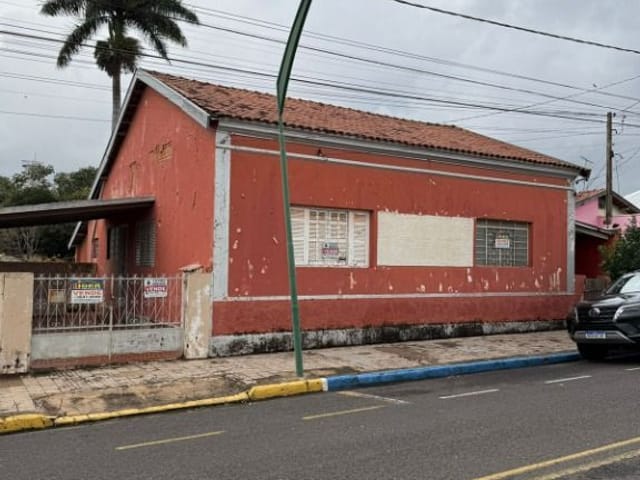Casa com 700m², à venda, no bairro Centro em Birigui