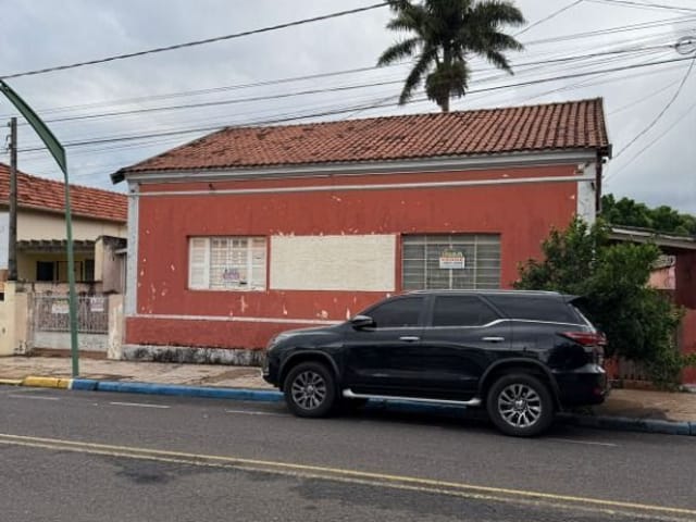 Casa com 700m², à venda, no bairro Centro em Birigui