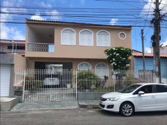 Casa com 400m² 3 quartos e 5 banheiros, à venda, no bairro São José em Aracaju