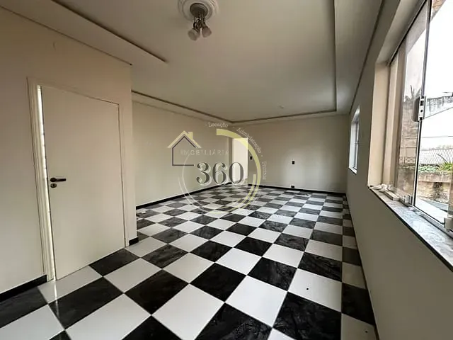 Casa com 280m², para alugar, no bairro Vila Regente Feijó em São Paulo