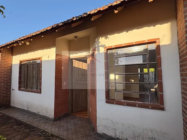 Casa 2 quartos e 1 banheiro, para alugar, no bairro Centro em Rolândia